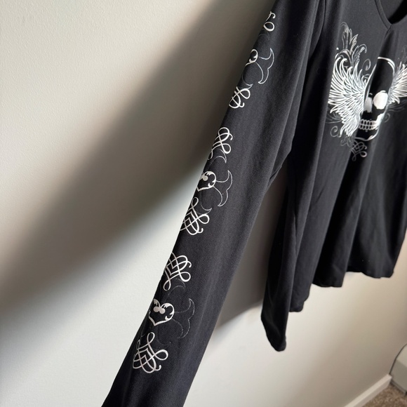 Women's Winged Skull Long Sleeve V-Neck Graphic Tee Black Size 1X Goth Dark Girl - Picture 2 of 12